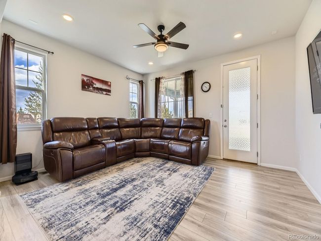 917 White Leaf Cir, House other with 5 bedrooms, 5 bathrooms and null parking in Castle Rock CO | Image 4