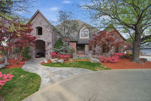 4505 S Columbia Ave, Tulsa, OK, 74105-5127 | Card Image