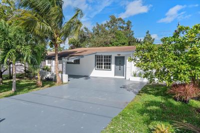 261 Ne 172nd St, House other with 3 bedrooms, 2 bathrooms and null parking in North Miami Beach FL | Image 2