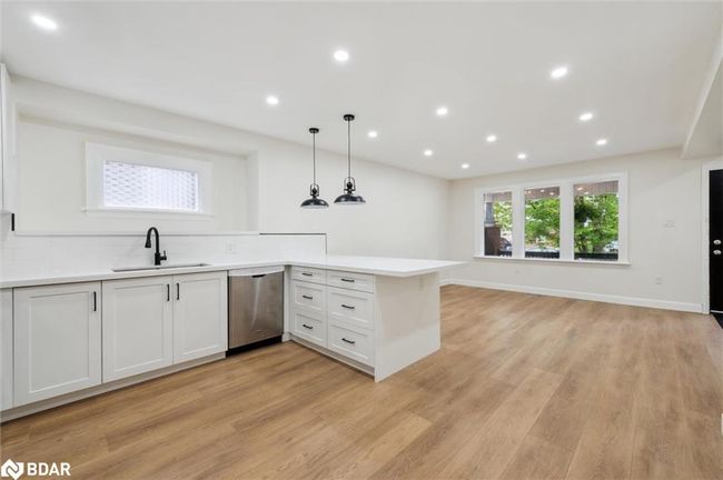 289 Houghton Ave S, House other with 3 bedrooms, 3 bathrooms and 5 parking in Hamilton ON | Image 12