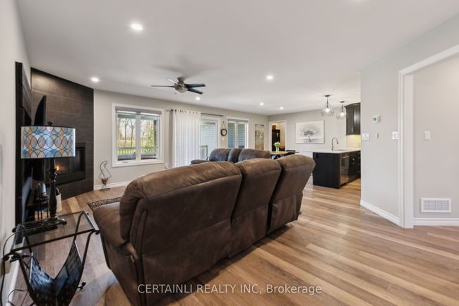 8924 Morris St, House other with 3 bedrooms, 3 bathrooms and 6 parking in Iona Station ON | Image 7