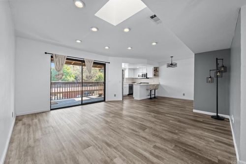 38-440 Citracado Pkwy, Escondido, CA, 92025-6476 | Card Image