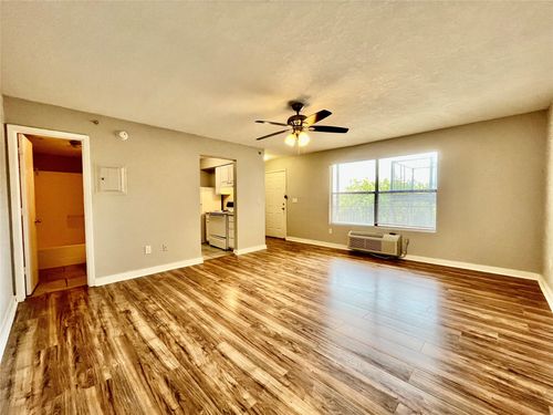 206-701 W Sycamore St, Denton, TX, 76201-5940 | Card Image
