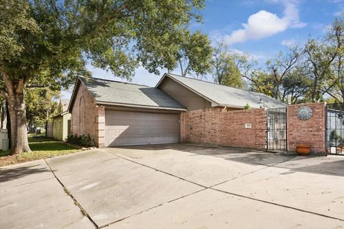900 Eagle Lake Rd, Sealy, TX, 77474-3202 | Card Image