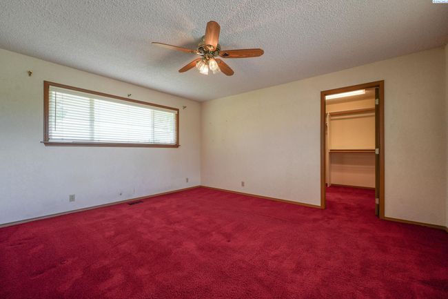 97010 W Good Rd, Home with 3 bedrooms, 3 bathrooms and null parking in Prosser WA | Image 22