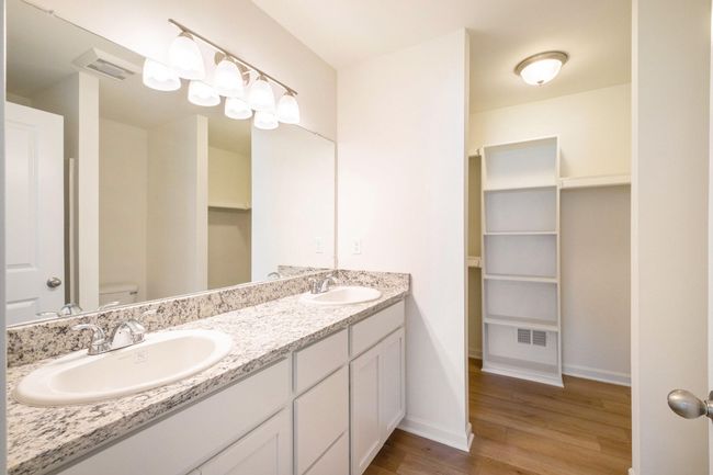 5354 Loon Ln, Condo with 3 bedrooms, 2 bathrooms and null parking in Burton MI | Image 9