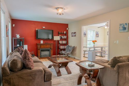 2 Alex Ct, Somersworth, NH, 03878-1237 | Card Image