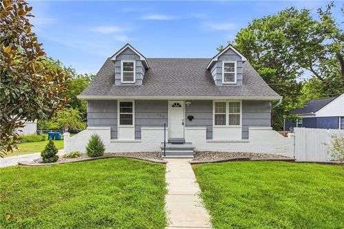 407 N Fairview Ave, Liberty, MO, 64068-1412 | Card Image