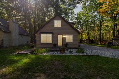 106 Kirkwood Dr, Roscommon, MI, 48653-9240 | Card Image