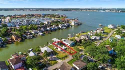 2130 Cove Park Dr, Kemah, TX, 77565-2135 | Card Image