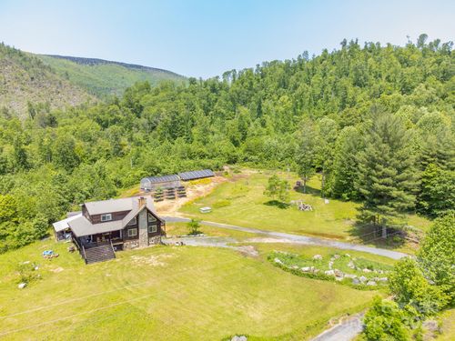 146 W Green Briar Ln, Green Mountain, NC, 28740-0262 | Card Image