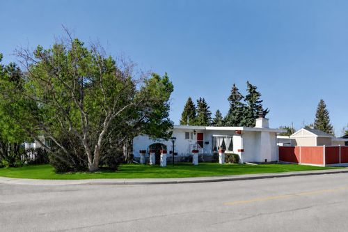 6451 70 St Nw, Calgary, AB, T3B3J5 | Card Image