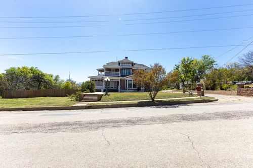 1115 Austin St, Coleman, TX, 76834-3703 | Card Image