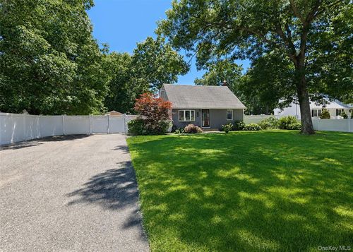 348 Furrows Rd, Holbrook, NY, 11741-2717 | Card Image