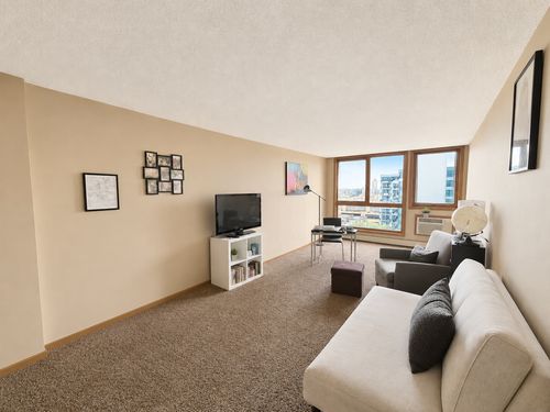 1626-433 S 7th St, Minneapolis, MN, 55415-1640 | Card Image