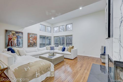 37446 Legends Trail Dr, Farmington Hills, MI, 48331-1158 | Card Image