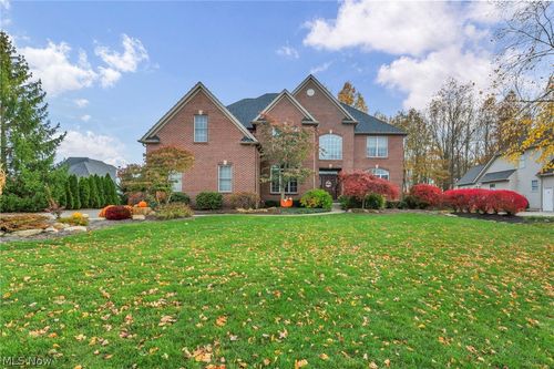 32811 Saint James Trl, Avon, OH, 44011-4534 | Card Image