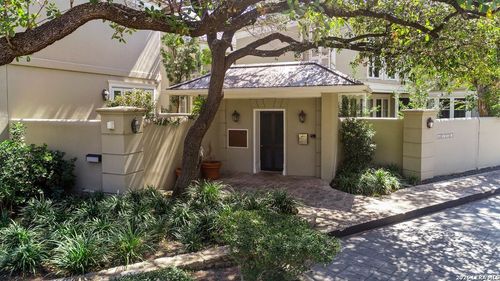 apt-2-122 Chester St, San Antonio, TX, 78209-5679 | Card Image