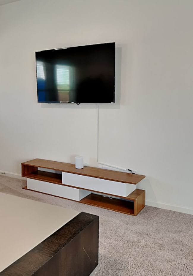 Detailed view of carpet floors | Image 15