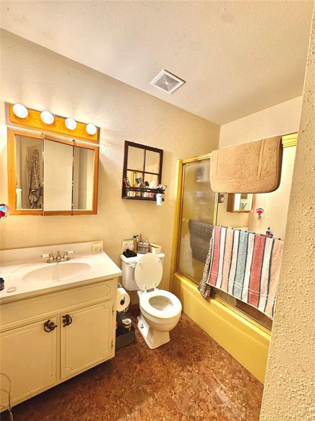 9417 Fm 770 N, House other with 4 bedrooms, 2 bathrooms and null parking in Hull TX | Image 16