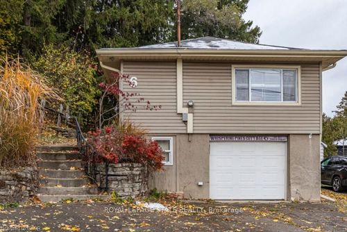 {{alt}} | Card Image