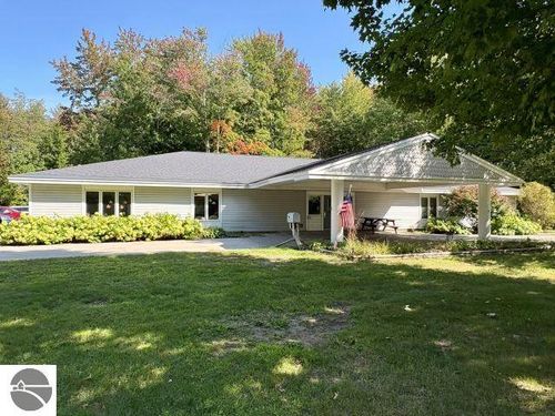 615 Beardsley St, Boyne City, MI, 49712-9035 | Card Image