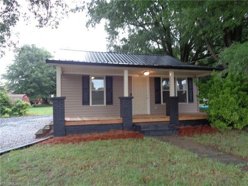 212 Orr St, Kernersville, NC, 27284-2562 | Card Image