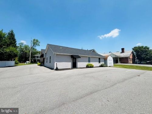 17339 Virginia Ave, HAGERSTOWN, MD, 21740-7604 | Card Image