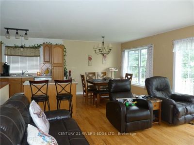 40 Lori Lane, House other with 3 bedrooms, 3 bathrooms and 4 parking in Chesterville ON | Image 2