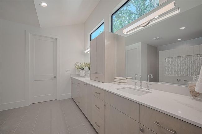 5200 Beech St, House other with 5 bedrooms, 7 bathrooms and 2 parking in Bellaire TX | Image 37
