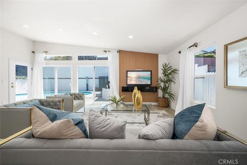 2733 Grand Summit Rd, Torrance, CA, 90505-7217 | Card Image