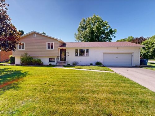 4312 Parklawn Dr, Willoughby, OH, 44094-7955 | Card Image