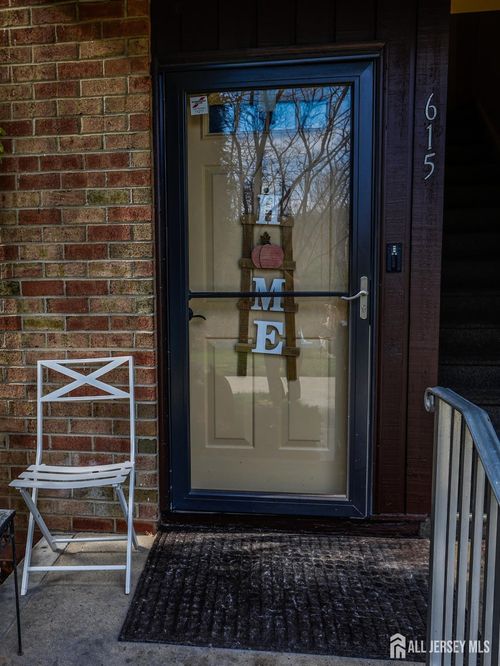 615 Cricket Ln, Woodbridge, NJ, 07095-1543 | Card Image