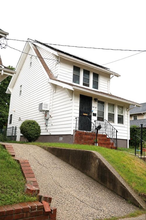 100-49 198th St, Hollis, NY, 11423-3322 | Card Image
