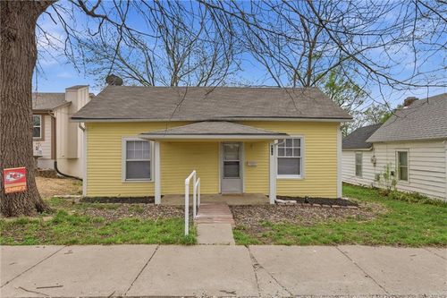 416 2nd St, Belton, MO, 64012-2520 | Card Image