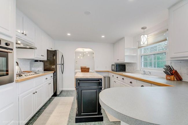 569 Turner Rd, Home with 4 bedrooms, 3 bathrooms and 6 parking in Middletown RI | Image 14