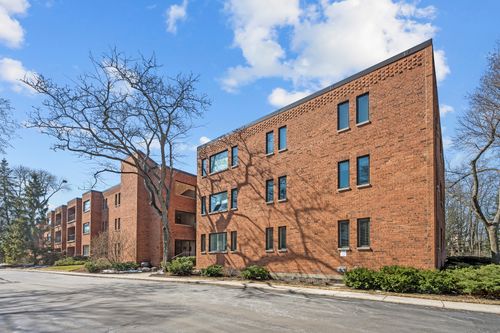 106-105 E Laurel Ave, Lake Forest, IL, 60045-1233 | Card Image