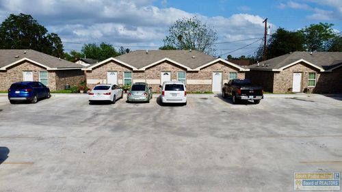 212 N 5th St, Donna, TX, 78537-3583 | Card Image