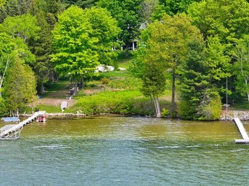 2620 S Sandy Ridge Rd, Lake Leelanau, MI, 49653-9720 | Card Image