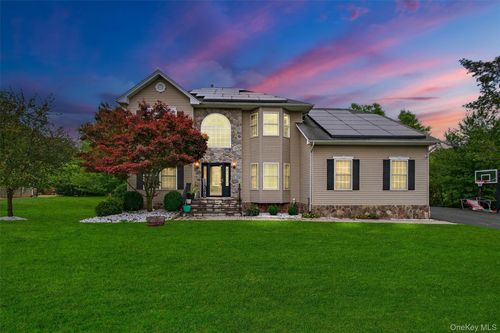 2028 Independence Dr, New Windsor, NY, 12553-4913 | Card Image