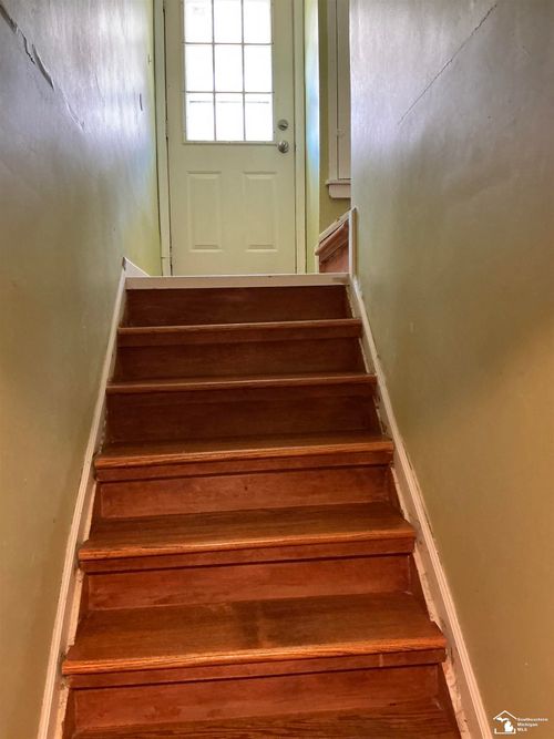 9347 Chatham Ave, Allen Park, MI, 48101-1439 | Card Image