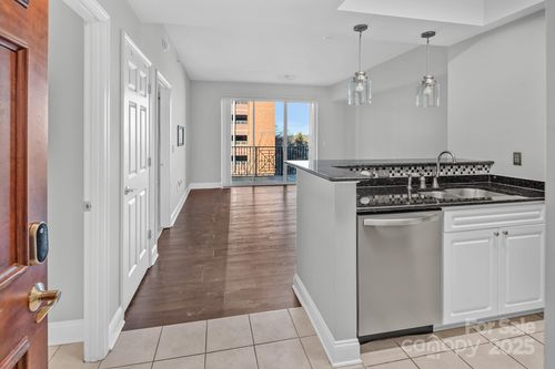 apt-339-300 W 5th St, Charlotte, NC, 28202-1552 | Card Image