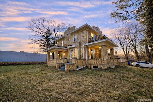 21855 Schoenherr Rd, Warren, MI, 48089-5471 | Card Image