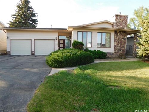 1011 Granville Ave, Assiniboia, SK, S0H0B0 | Card Image
