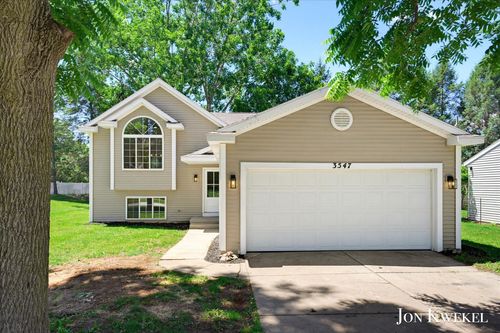 3547 Breton Valley Dr Se, Grand Rapids, MI, 49512-9068 | Card Image