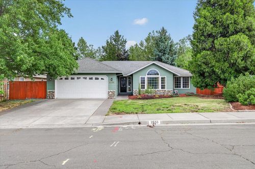3533 Alderwood Dr, Medford, OR, 97504-9626 | Card Image