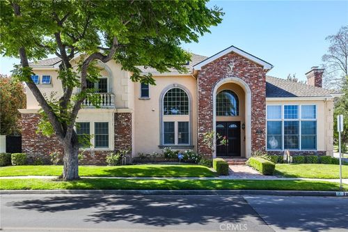 2821 Copa De Oro Dr, Rossmoor, CA, 90720-4956 | Card Image