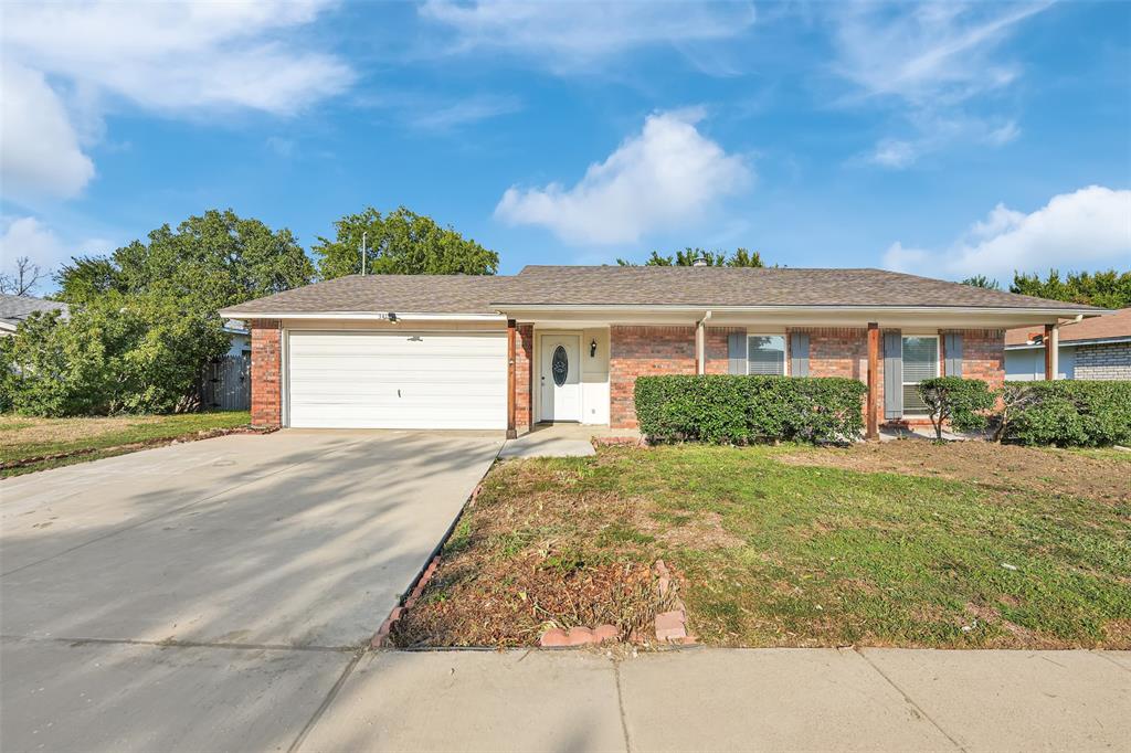 Shea Ct, Arlington, TX 76014