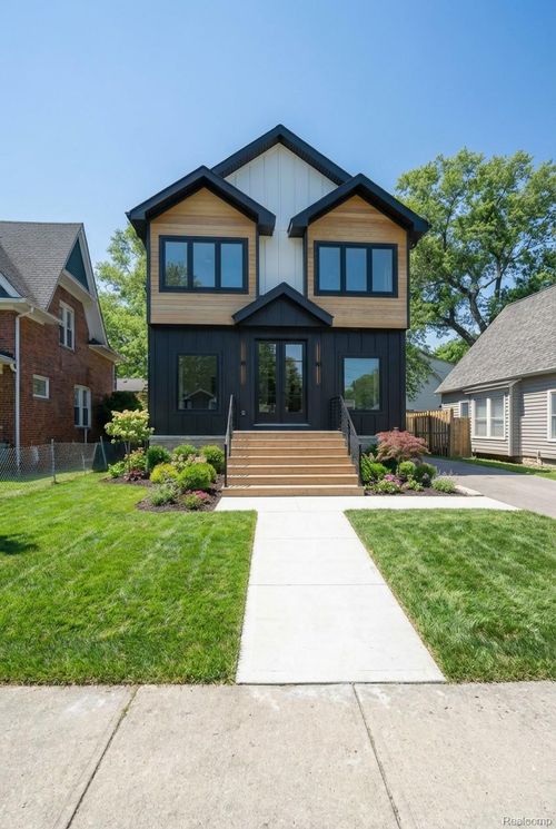 205 Pine St, Rochester, MI, 48307-1931 | Card Image