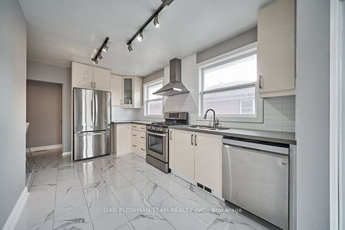 upper-181 Waverly Street S, Oshawa, ON, L1J2L5 | Card Image